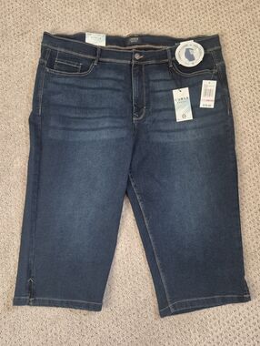 Curve Appeal NWT Women's Tummy Tucking Cropped Denim Jeans Size 22W